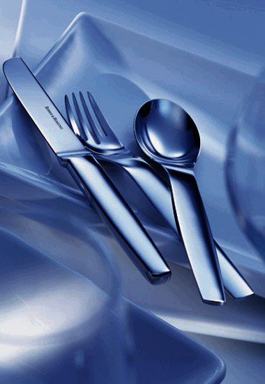 **Fein gearbeitetes Besteck** für elegantes Dining und besonderen Genuss.