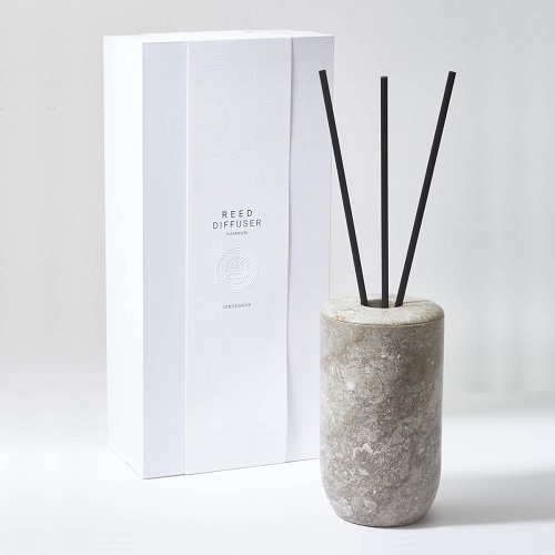 **Hochwertige Badetücher und Badaccessoires** für Wellness und Eleganz zuhause.